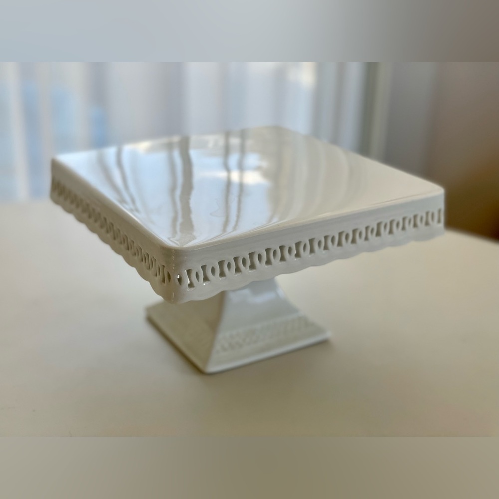 Square cake stand